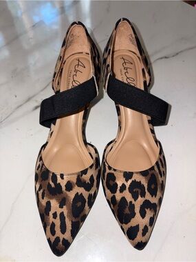 NWOT Abella Leopard Print Pointed Flats with Black Strap Accent